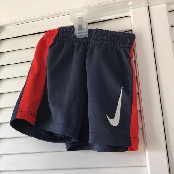 3/$25 Nike 3 piece Lot - Picture 3 of 10